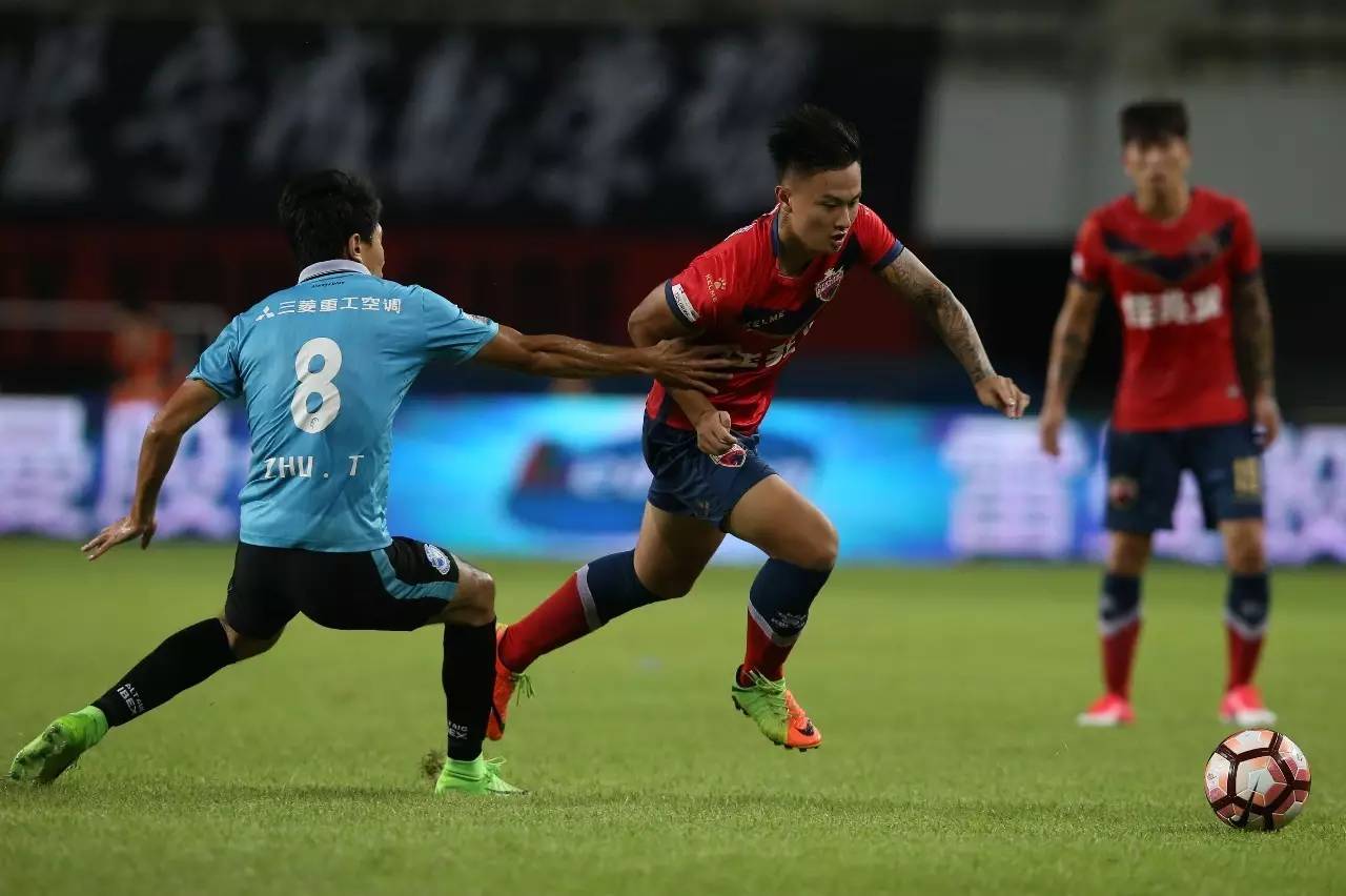 爱游戏培训-深圳佳兆业客场大胜大连一方，豪取三分