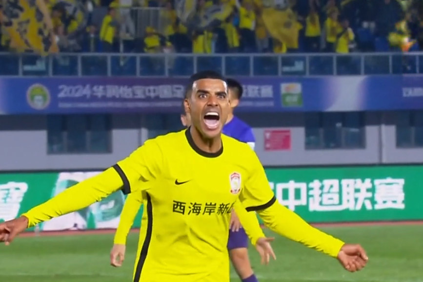 爱游戏网站入口-欧洲杯预选赛场上风云变幻，谁能笑到最后