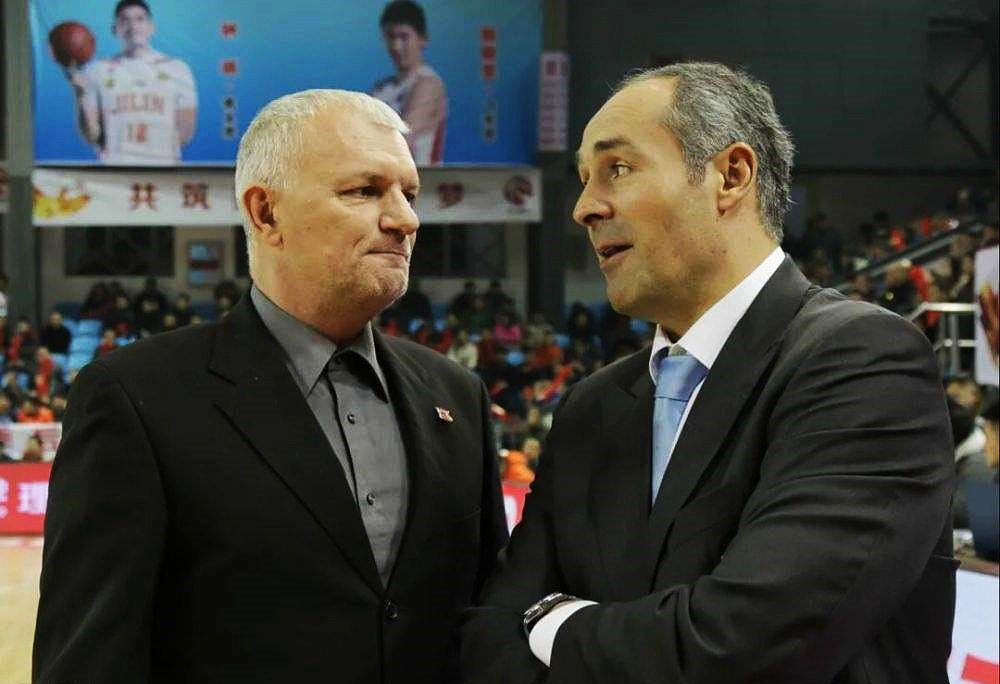 爱游戏下载-巴西男篮教练因私事离席，球队临时换帅的简单介绍