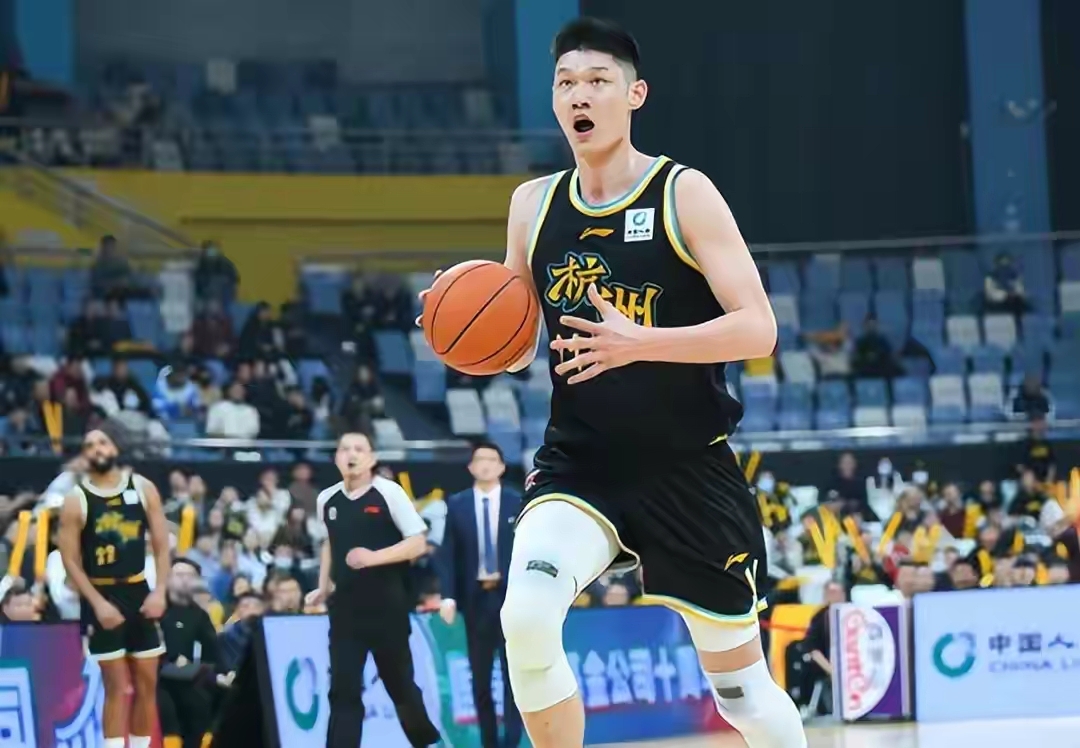 胡金秋表现抢眼,上海男篮再度胜出的简单介绍 胡金秋表现抢眼,上海男篮再度胜出的简单介绍