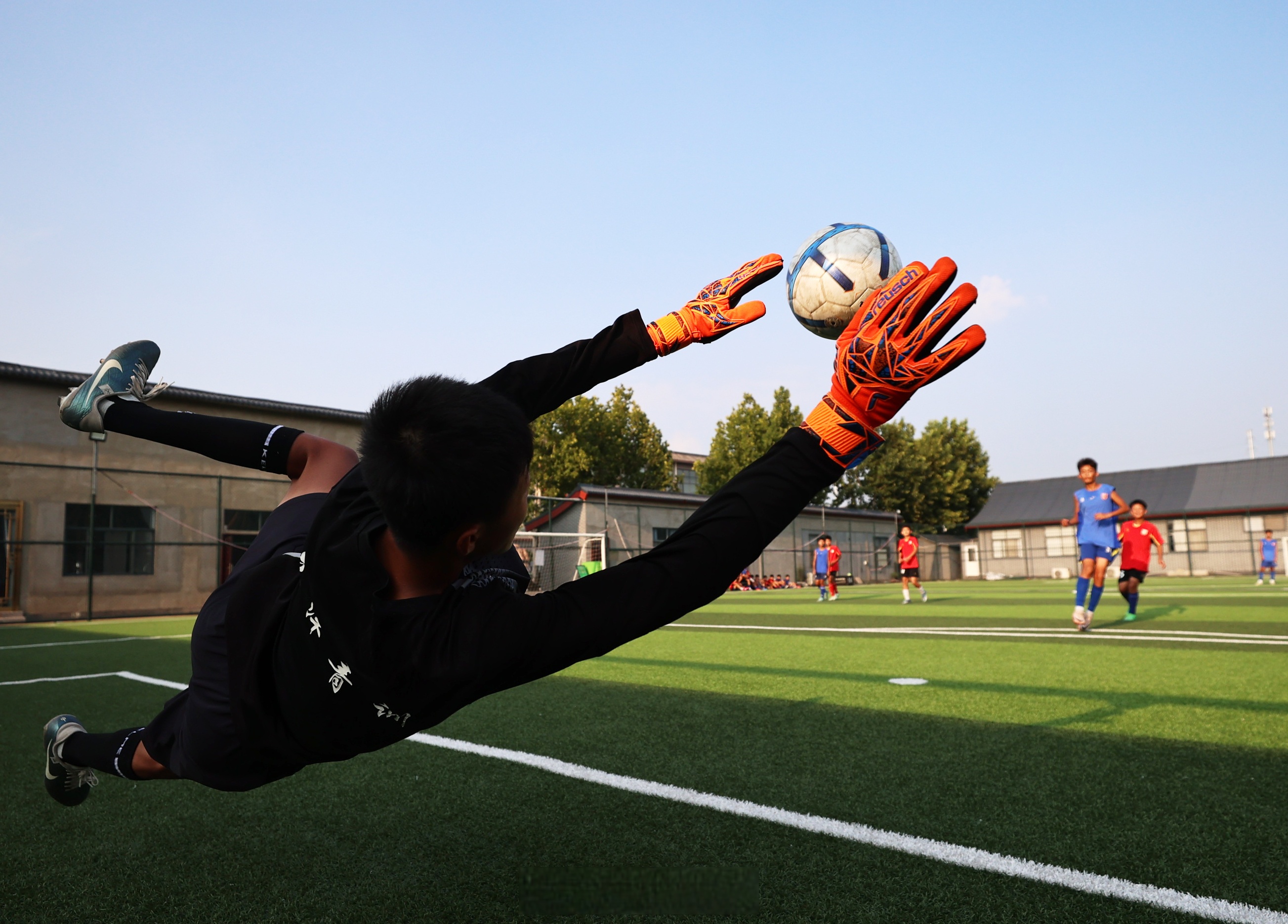 爱游戏在线登录-团体项目选手团结努力，实现夺冠