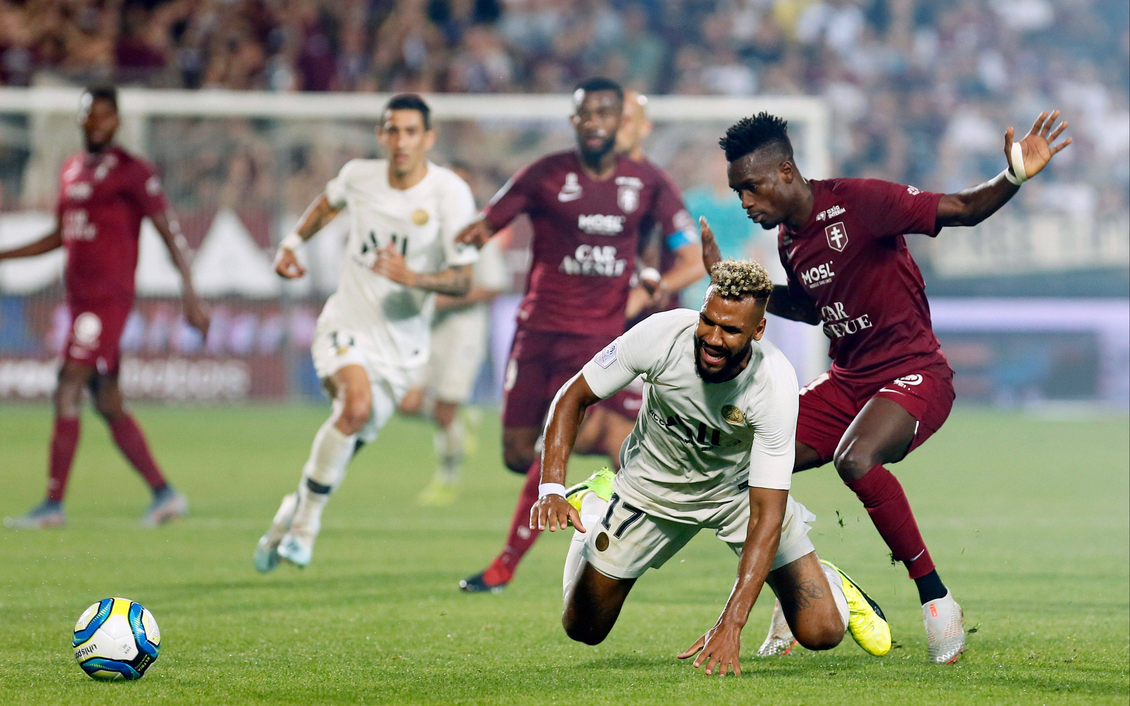 国际足坛巨星对决，赛场上演精彩