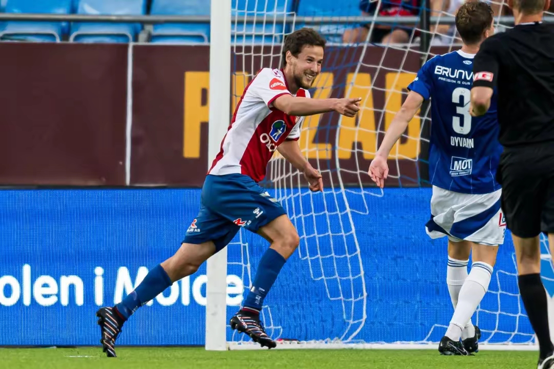 包含欧洲预选赛赛场上风云变幻，胜负难料的词条