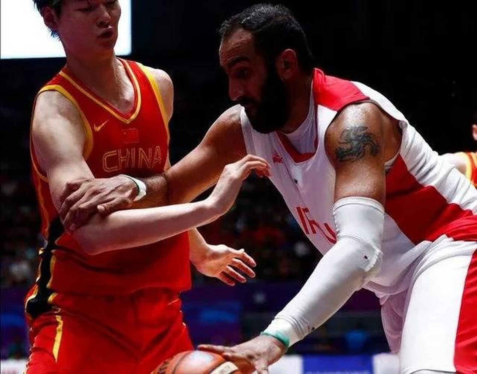 爱游戏官网入口-白俄罗斯主场击败波兰，晋级取得关键胜利