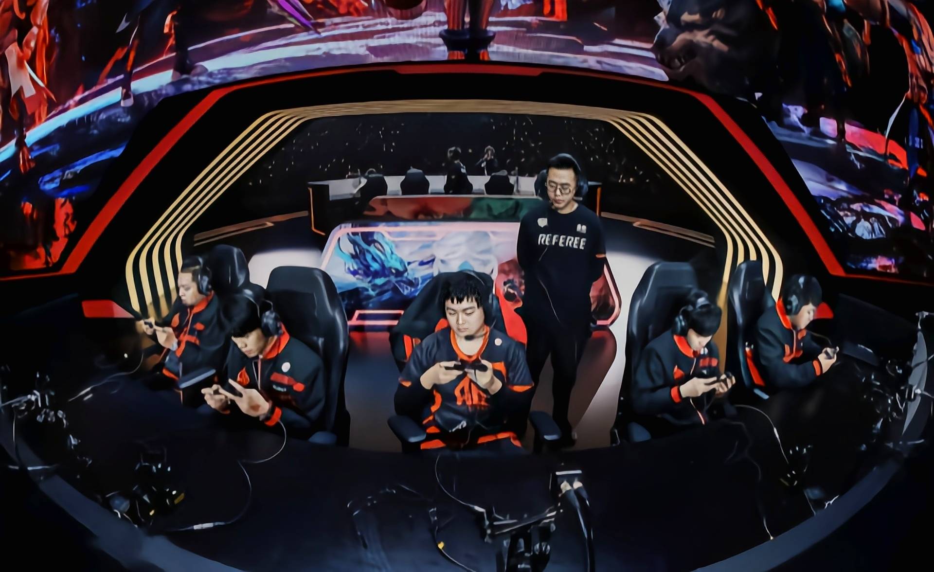 力量对抗令人难分伯仲，冠军归属成谜