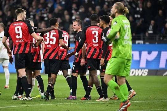 关于云达不来梅客场大胜法兰克福，士气大增的信息