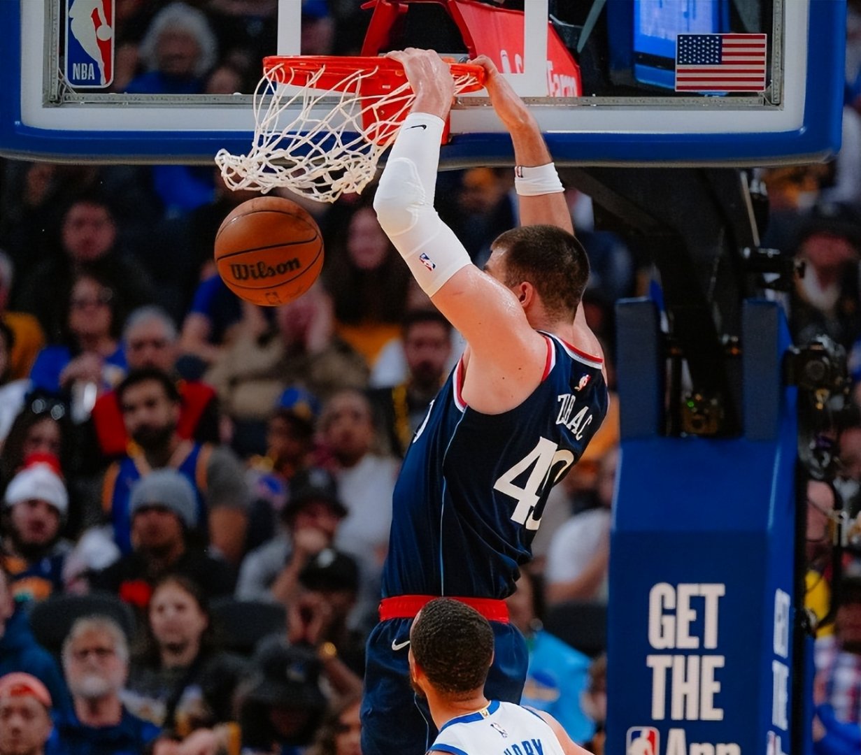 爱游戏在线-NBA常规赛收官！勇士夺西部第一，热火夺东部第八的简单介绍