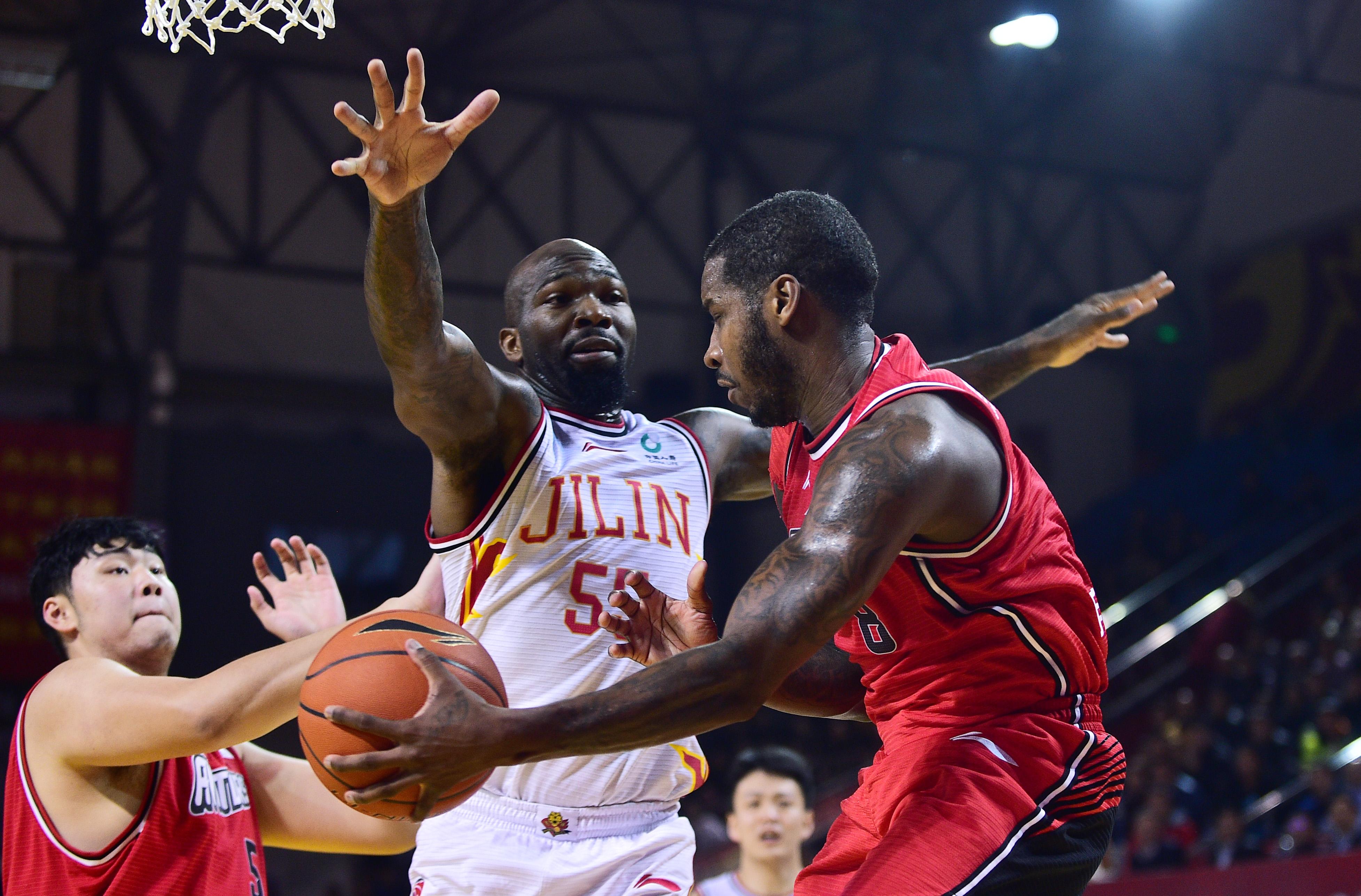 关于雄狮主场击败凯尔特人，继续保持不败的信息