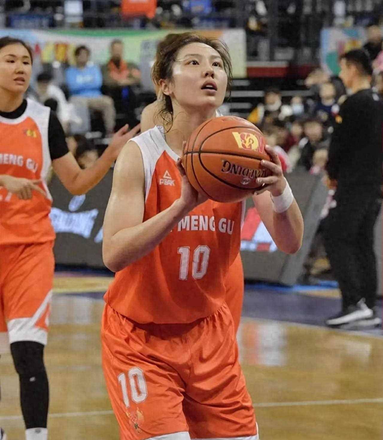 关于海南女篮斗志昂扬，实现关键胜利的信息