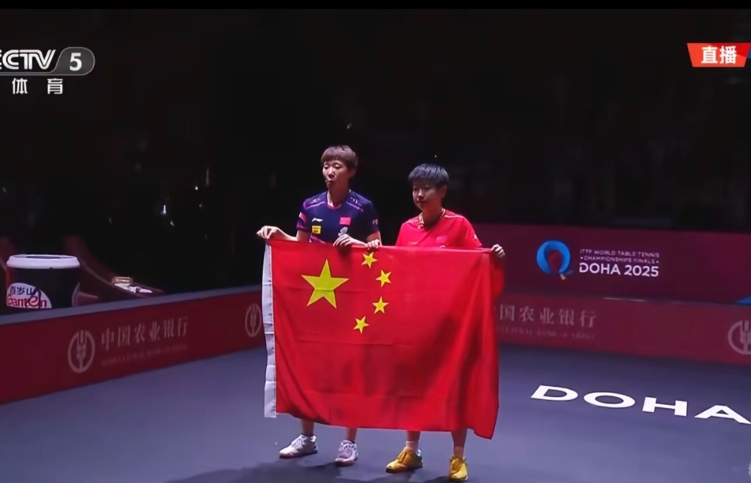 球员们冲刺全力，胜利的喜悦将属于谁