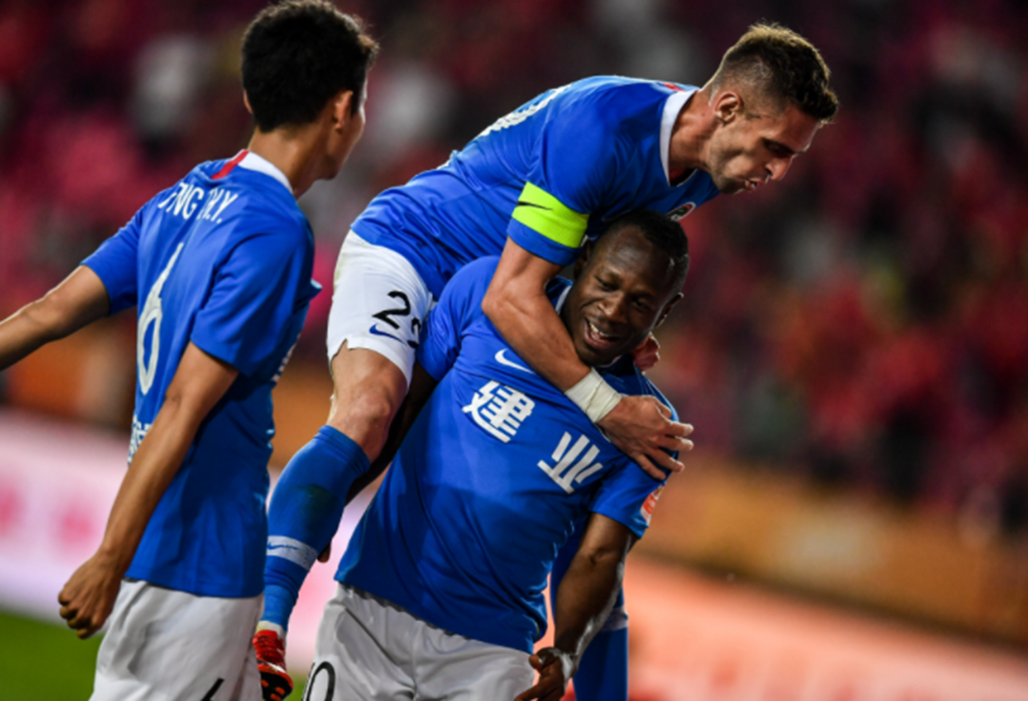 包含建业客场不敌华夏幸福，遭遇三连败的词条