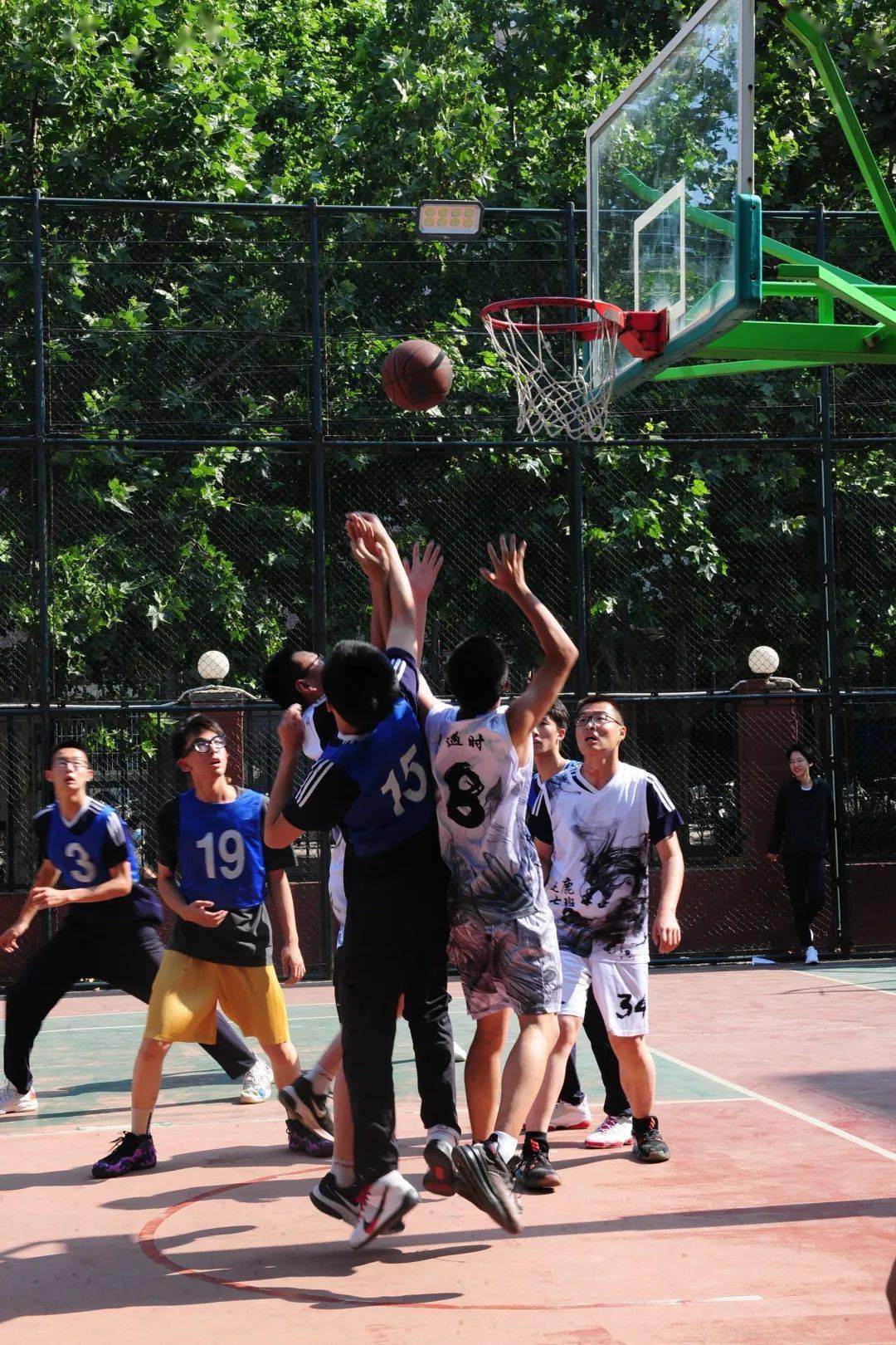 让我为你们喝彩,热血风暴席卷全场,赛出非凡!的简单介绍 让我为你们喝彩,热血风暴席卷全场,赛出非凡!的简单介绍