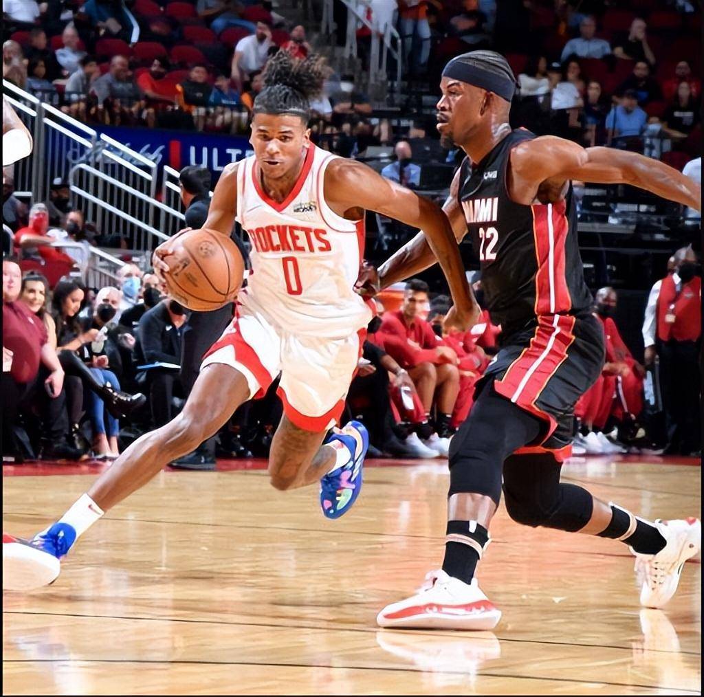 爱游戏竞技-美洲篮球比赛预演，球队备战气氛火爆的简单介绍